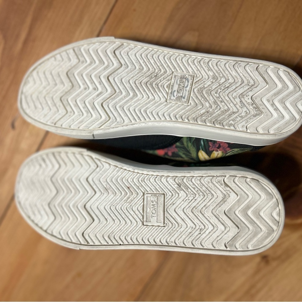 TOMS Classic Black Canvas Shoes - Picture 6 of 6
